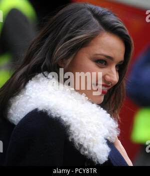 NEW YORK, NY - 16 novembre : Modèle Miranda Kerr s'occupe des étoiles Swarovski 2015 Arbre de Noël du Rockefeller Center, du Rockefeller Plaza le 16 novembre 2015 à New York. People : Miranda Kerr Banque D'Images