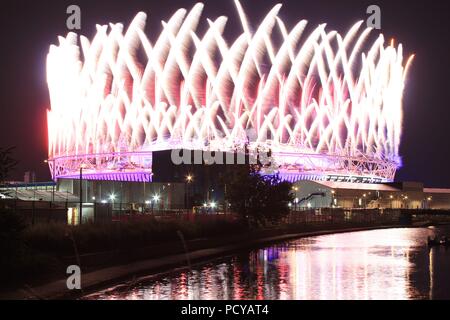 Le feu d'artifice sur le stade olympique lors de la cérémonie de clôture des Jeux Olympiques de 2012 à Londres, Londres, Grande-Bretagne Banque D'Images