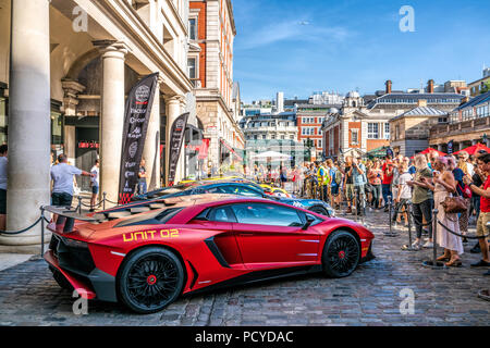 4 Aug 2018 - Londres, Royaume-Uni. La charité rallye Gumball 3000. Lamborghini Aventador LP750-4 supercar en rouge affichée à Covent Garden, Londres. Banque D'Images