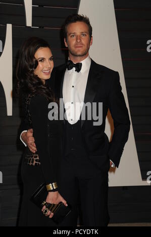 Los Angeles, CA - le 22 février : Les clients arrivent à la 2015 Vanity Fair Oscar Party hosted by Graydon Carter à Wallis Annenberg Center for the Performing Arts le 22 février 2015 à Beverly Hills, Californie personnes : les clients Banque D'Images