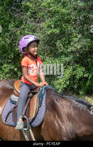 Detroit, Michigan - Les enfants ont eu la chance de rouler et d'apprendre sur les chevaux à un parc de la ville. L'événement a été organisé par Detroit, une puissance organizati Banque D'Images