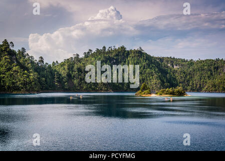 Le parc national Lagunas de Montebello, Lago Pojoj, Chiapas, Mexique Banque D'Images