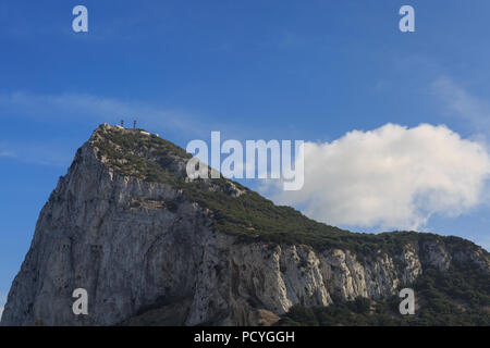 Le célèbre rocher de Gibraltar, comme vu à partir du sol, sur le territoire britannique d'outre-mer de Gibraltar Banque D'Images