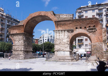 L'emblématique Arc de Galère (Kamara) est peut-être le plus distinctif de la structure romaine dans la ville de Thessalonique et une attraction touristique populaire Banque D'Images