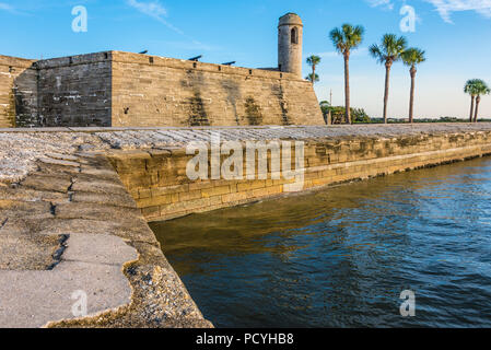 Castillo de San Marcos sur le front de mer de la baie de Matanzas, dans la ville historique de Saint Augustine, en Floride. (USA) Banque D'Images