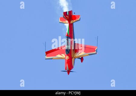 La Royal Jordanian Falcons - Extra 300LX d'aéronefs avec un nouveau schéma de peinture à la Royal International Air Tattoo 2018 Banque D'Images