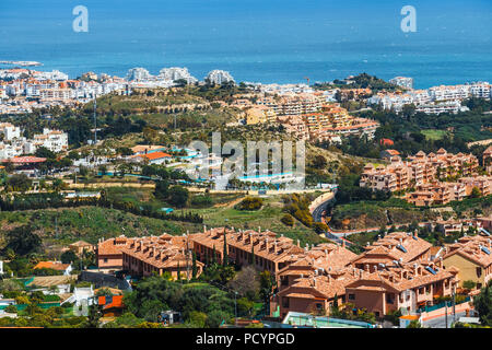 Vue sur le village de Mijas, Costa del Sol, Andalousie, Espagne Banque D'Images