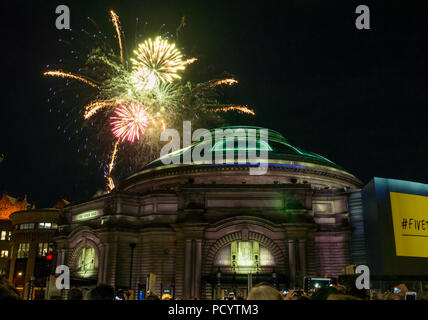 Plus d'artifice Usher Hall de Edinburgh Military Tattoo comme foule attend pour l'inauguration de l'de FEI, Cinq télégrammes, Édimbourg, Écosse, Royaume-Uni Banque D'Images