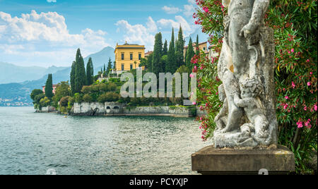 La belle Villa Monastero à Varenna sur une journée ensoleillée. Le lac de Côme, Lombardie, Italie. Banque D'Images