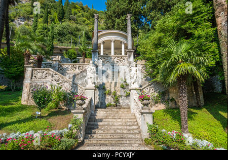 La belle Villa Monastero à Varenna sur une journée ensoleillée. Le lac de Côme, Lombardie, Italie. Banque D'Images