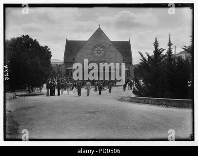 Université américaine. Beyrouth, (A.U.B.). Chapelle. Les étudiants qui sortent d'publique Banque D'Images