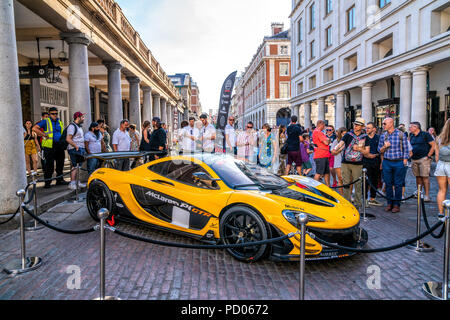 4 Aug 2018 - Londres, Royaume-Uni. La charité rallye Gumball 3000. Supercar McLaren P1 ultime RTM en jaune s'affiche à Covent Garden, Londres. Banque D'Images