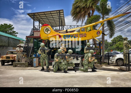 Des statues de soldats aux Etats-Unis à la guerre Café cafe Pattaya en Thaïlande. Également un magasin d'approvisionnement de l'armée américaine Banque D'Images