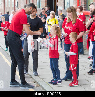 Joe Lewis d'Aberdeen avec les fans avant de la Scottish Premiership match Ladbrokes à Pittodrie Stadium, Aberdeen. Banque D'Images