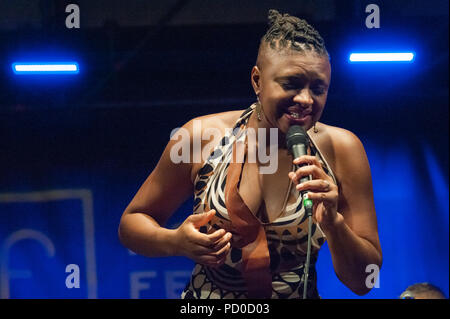 Rome, Italie. 09Th Aug 2018. Lizz Wright, une jeune chanteuse d'une petite ville de Géorgie, a commencé à chanter du gospel et à jouer du piano à l'église, puis s'intéresse à la musique jazz et blues. Credit : Leo Claudio De Petris/Pacific Press/Alamy Live News Banque D'Images