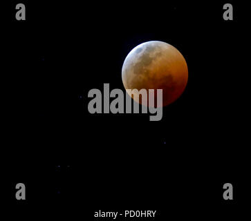 L'Afrique du Sud, une destination de voyage fantastique de faire l'expérience de troisième et premier monde ensemble. Eclipse lunaire près du Cap. Août 2018 Banque D'Images