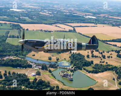 Supermarine Spitfire MKIX TD314 St George en vol, air-air, photographie, Maidstone Kent UK Banque D'Images