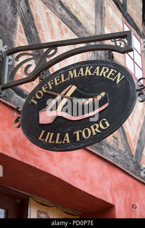 Toffelmakaren Sabotier Boutique Sign, la place Lilla Torg, Malmo, Suède Banque D'Images