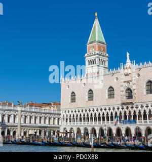 Venise, Italie - 22 mars 2018 : vue front de mer, au palais des Doges à Venise Banque D'Images