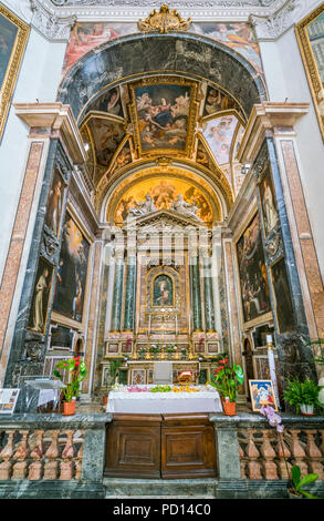 Maître-Autel dans l'église de Santa Maria della Pace à Rome, Italie. Banque D'Images