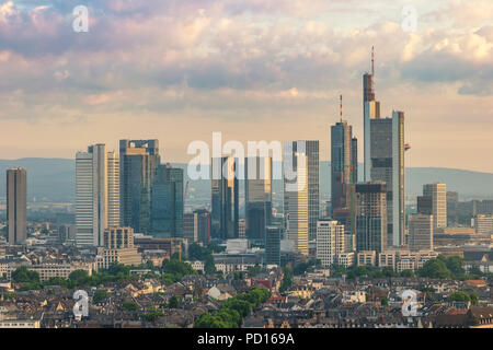Vue aérienne sur la ville de Francfort au gratte-ciel du quartier des affaires de Francfort, Allemagne Banque D'Images