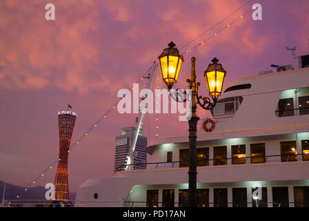 Navire de croisière au port de Kobe harborland,, Kobe, Hyogo Prefecture, Japan Banque D'Images