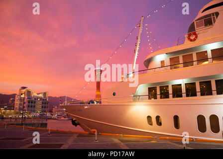 Navire au port de Kobe harborland,, Kobe, Hyogo Prefecture, Japan Banque D'Images