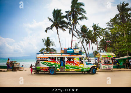 SABANG, PHILIPPINES-MARS 27, 2016, les gens de voyager avec les transports traditionnels à l'île de Palawan le 27 mars 2016, aux Philippines. Banque D'Images