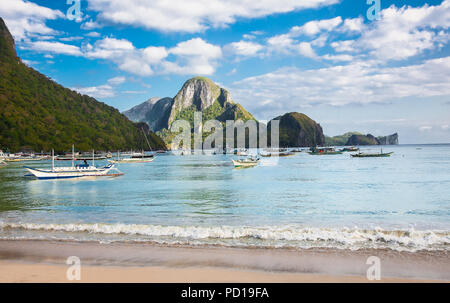 El Nido, PHILIPPINES - le 29 mars 2016. Matin dans le village de pêcheurs de Port El Nido, le 29 mars 2016, Palawan, Philippines. Banque D'Images