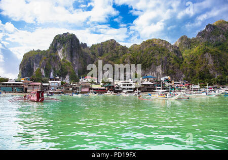 El Nido, PHILIPPINES - le 29 mars 2016. Matin dans le village de pêcheurs de Port El Nido, le 29 mars 2016, Palawan, Philippines. Banque D'Images