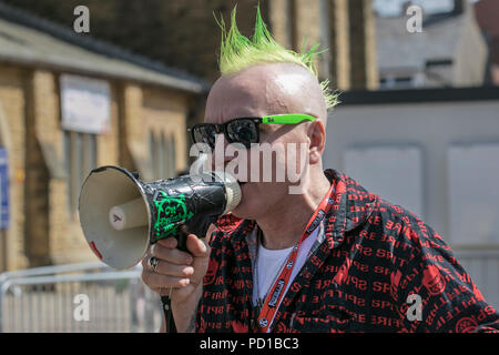 Blackpool, Royaume-Uni. 5 août 2018. Personnages colorés à l'hôtel Festival Punk rébellion. Festival de la rébellion, anciennement vacances au soleil et le gaspillage de Festival est un festival de rock punk britannique tenue pour la première fois en 1996. Annuel du Blackpool afficher des cheveux colorés, des vêtements déchirés et tartan leg-porter est de retour comme tous les mois d'août dans la région de Blackpool, le meilleur en matière de Punk se rassemblent pour l'événement social de l'année. /AlamyLiveNews MediaWorldImages Crédit : Banque D'Images