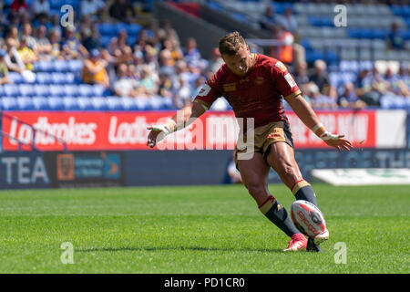 Les Dragons Catalans Josh Drinkwater marque un coup de pied de pénalité Bolton, Royaume-Uni. 5 août 2018. Demi-finale de la Coupe du Défi de Ladbrokes, St Helens v des Dragons Catalans Crédit : News Images /Alamy Live News Banque D'Images