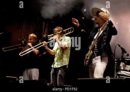 Hanovre, Allemagne. 06Th Aug 2018. Shantel & Bucovina Club Orkestar en direct à la partie sur le Ihmeufer. Hanovre, 03.08.2018 | Conditions de crédit dans le monde entier : dpa/Alamy Live News Banque D'Images