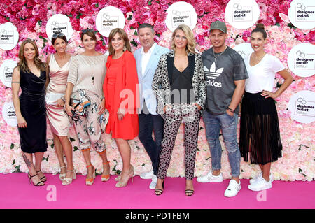 Soltau, Deutschland. 06Th Aug 2018. Melanie Chisholm/Mel C, Gerit Kling, Anja Kling, Linda Gray, Joachim Llambi, Ella Endlich, Pietro Lombardi et Clea-Lacy Juhn lors de la Shopping dans le Designer Outlet Soltau. Soltau, 03.08.2018 | Conditions de crédit dans le monde entier : dpa/Alamy Live News Banque D'Images