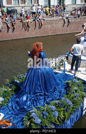 Pays-bas Delft,5 août 2018:Westland Voile Parade (Varend Corso) spectacle festif,bateaux,décorées de fleurs et de légumes colorés, parade des fleurs à dans la région de Westland/SkandaRamana Crédit : Alamy Live News Banque D'Images