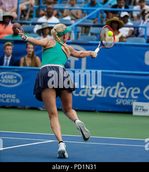 Washington, USA. 5 août 2018 : Donna Vekic s'étend sur une partie de volley lors de la finale de l'Open de tennis de Citi match à Rock Creek Park, à Washington DC. Justin Cooper/CSM Banque D'Images