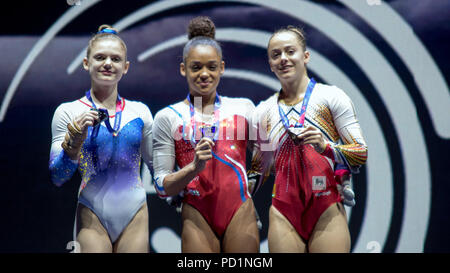 Glasgow, Ecosse, Royaume-Uni. 5 Août, 2018. France's Melanie de Jesus dos Santos après avoir remporté la médaille d'or en finale au sol, aux côtés de la roumaine Denisa Golgota (argent) et de la Belgique, Axelle Klinckaert (bronze), au cours de jour 4 de la Glasgow 2018 Championnats d'Europe, à l'ESS Hydro. Iain McGuinness / Alamy Live News Banque D'Images