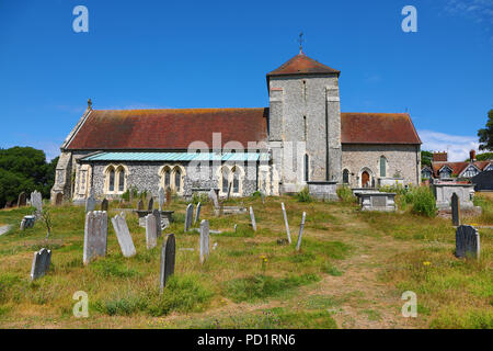 St Margaret's Church et cimetière dans le village de Rottingdean, East Sussex, Angleterre, Royaume-Uni Banque D'Images