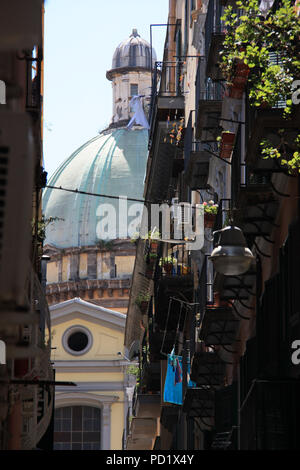 Coupole de la Basilique de Santa Maria degli Angeli a Pizzofalcone à Naples, Italie Banque D'Images