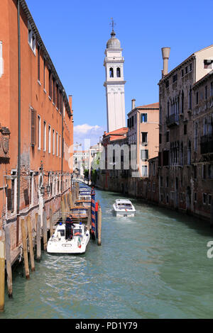 Le Campanile de Pise de l'eglise San Giorgio dei Greci à Venise, Italie Banque D'Images