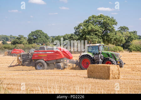 Hay écoper d'une ferme, England, UK Banque D'Images