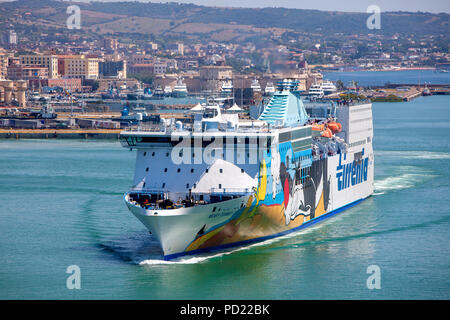 Mme Moby Tommy passagers rapide roll-on roll-off croisière RORO ferry, administré par Moby Lines dans le port de Civitavecchia en Italie Banque D'Images