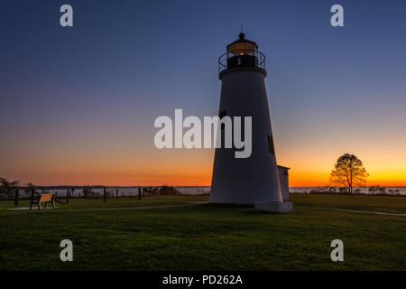 Le phare de la Turquie, au coucher du soleil à Elk Neck State Park, dans le Maryland Banque D'Images