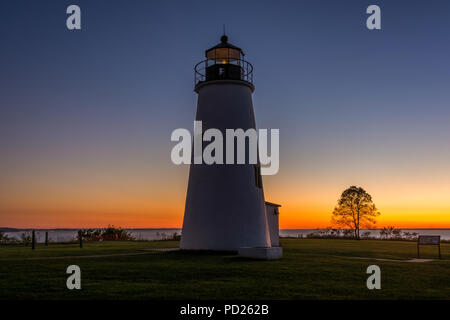 Le phare de la Turquie, au coucher du soleil à Elk Neck State Park, dans le Maryland Banque D'Images