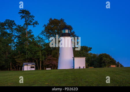 La Turquie Point Lighthouse at night, à Elk Neck State Park, dans le Maryland Banque D'Images