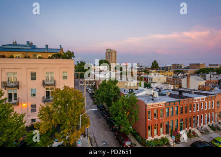 Vue de la rue de Hambourg au coucher du soleil dans la région de Federal Hill, Baltimore, Maryland Banque D'Images