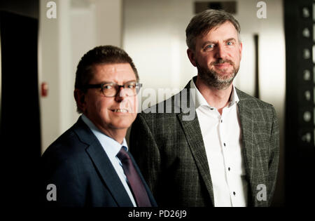 Ivo De Meersman, directeur général de la Belgique à des paiements et cartes KBC Bank & Verzekering avec Joeri Lieten, PDG de Payconiq Belgique (Bruxelles, 20/02/2017) Banque D'Images