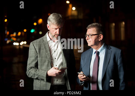 Ivo De Meersman, directeur général de la Belgique à des paiements et cartes KBC Bank & Verzekering avec Joeri Lieten, PDG de Payconiq Belgique (Bruxelles, 20/02/2017) Banque D'Images
