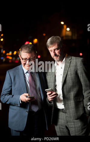 Ivo De Meersman, directeur général de la Belgique à des paiements et cartes KBC Bank & Verzekering avec Joeri Lieten, PDG de Payconiq Belgique (Bruxelles, 20/02/2017) Banque D'Images