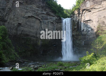 Taughannock Falls, près de Trumansburg, New York, en été. Banque D'Images